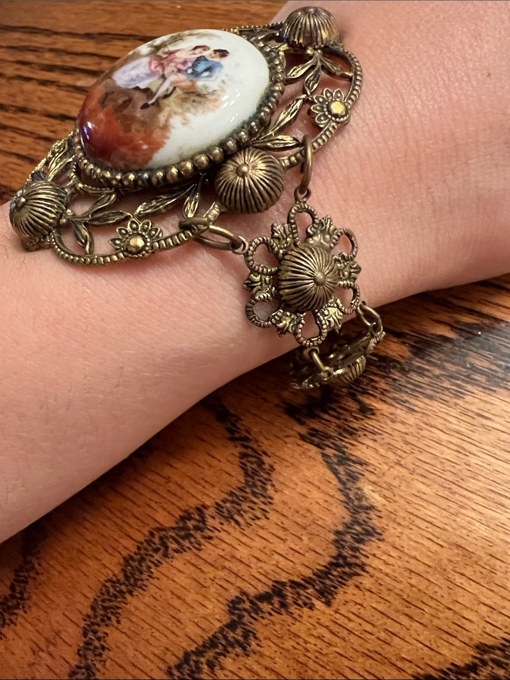 Vintage Cameo Medallion Bracelet - Bronze Tone with Hand-Painted Scene Jewelry - Picture 3 of 9